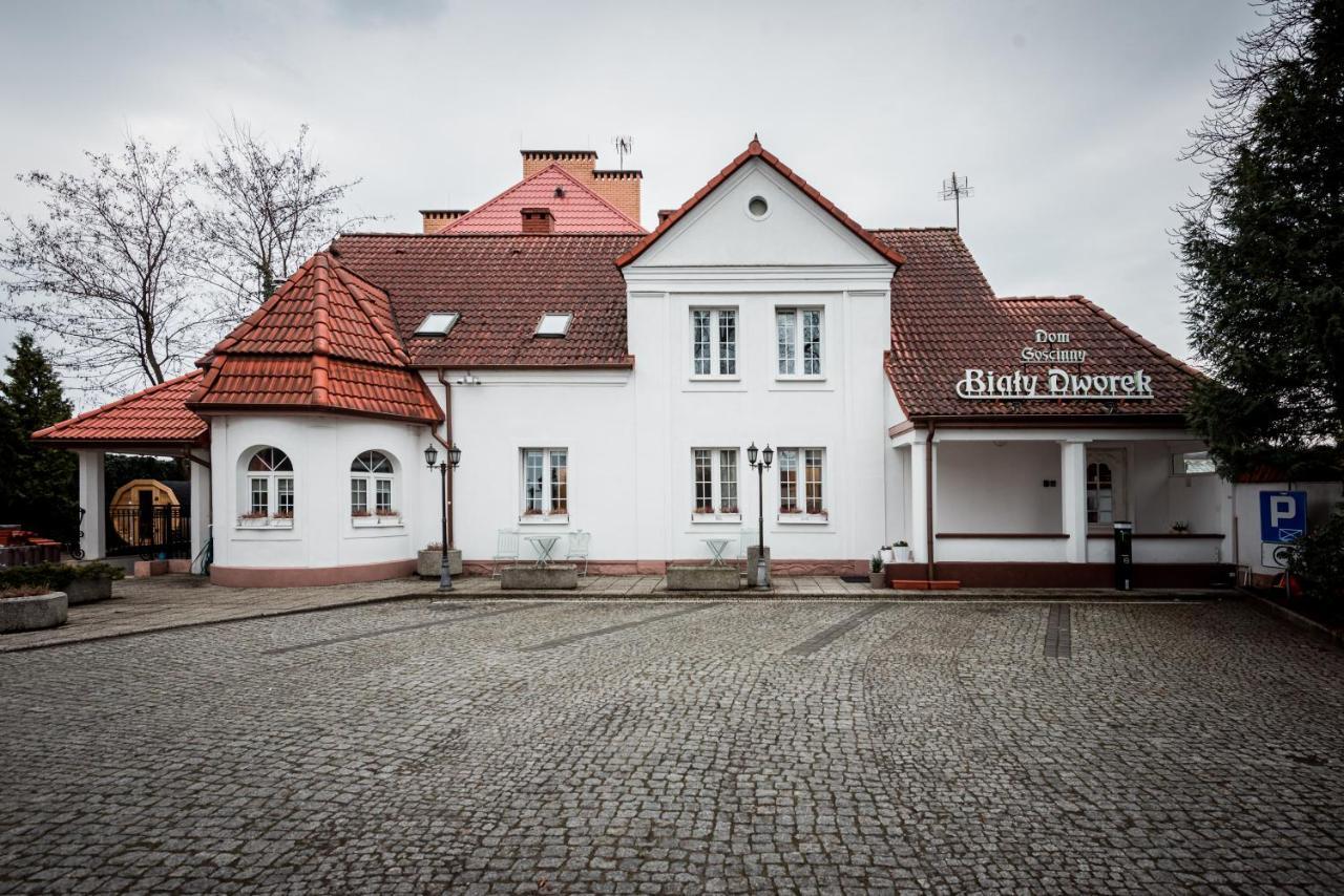 Dom Goscinny Bialy Dworek Czluchow Exterior photo